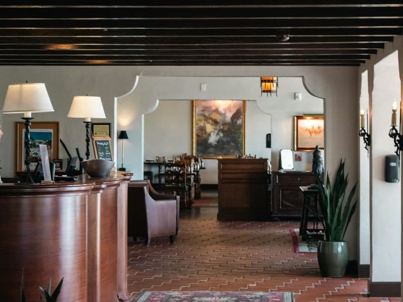 Professional Receptionist & Front Desk Skills